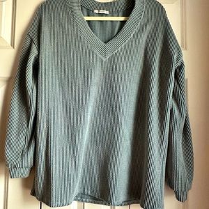 Boutique V-neck Smokey blue Tunic Large